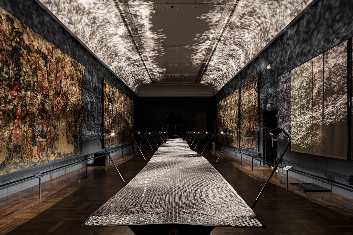 Benjamin Hubert+Braun set an immersive Foil morphing lights trilateral in the V&A&rsquo;s Tapestry gallery