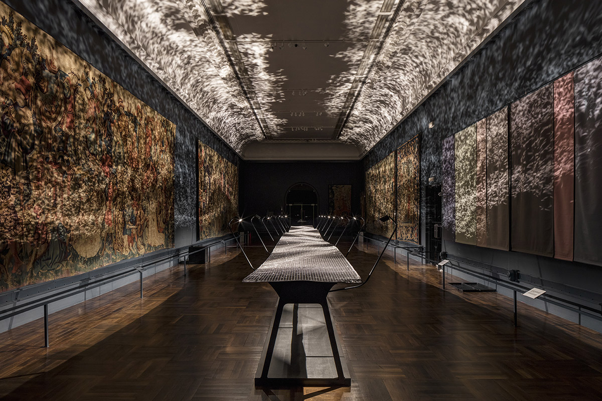 Benjamin Hubert+Braun set an immersive Foil morphing lights trilateral in the V&A&rsquo;s Tapestry gallery