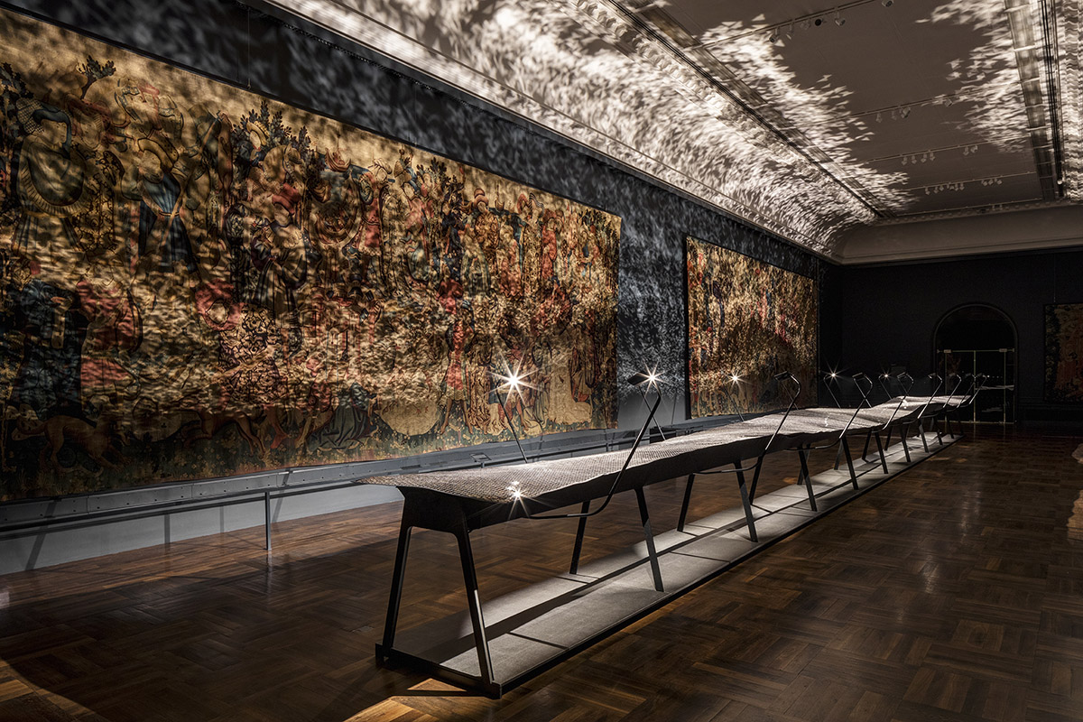 Benjamin Hubert+Braun set an immersive Foil morphing lights trilateral in the V&A&rsquo;s Tapestry gallery