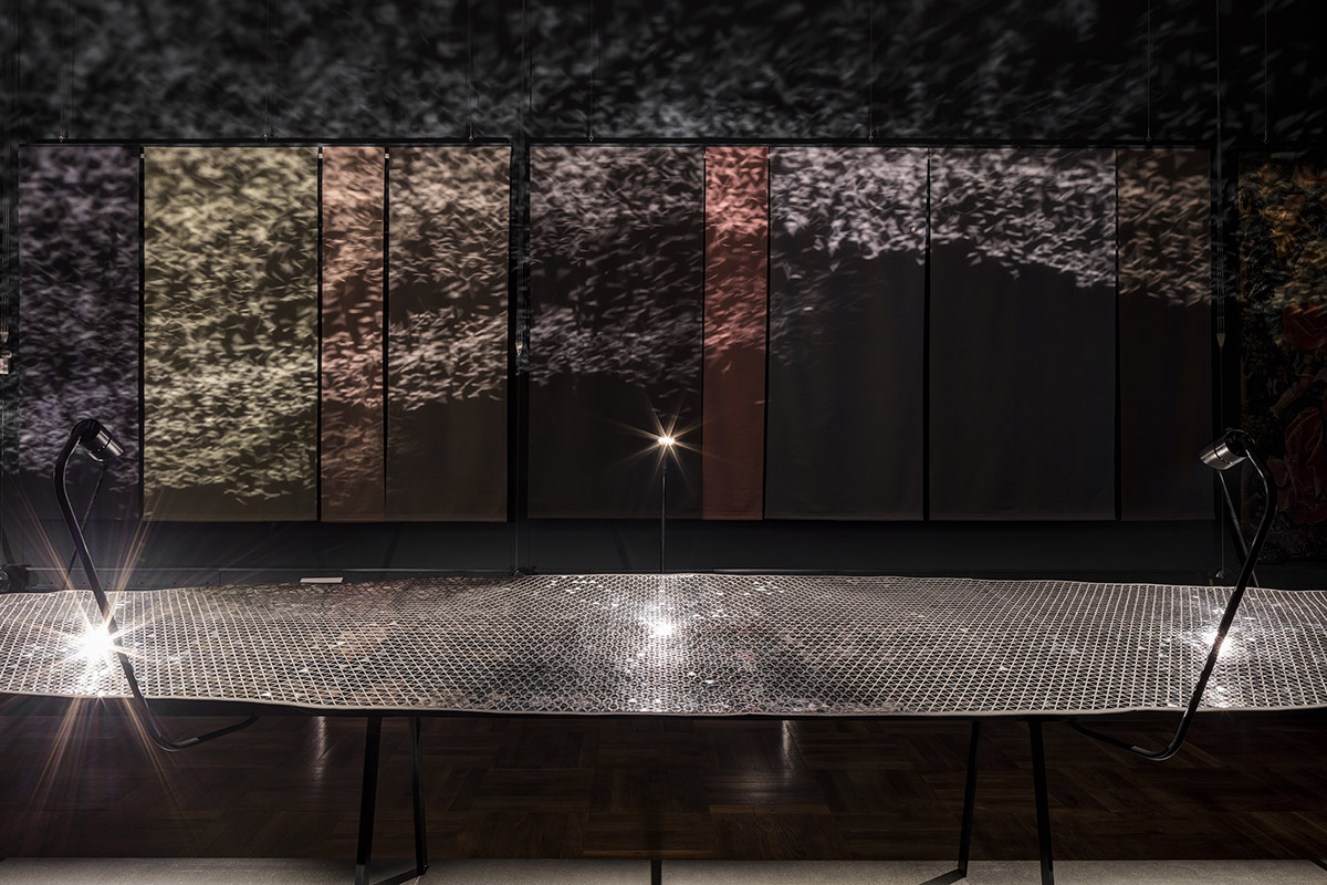 Benjamin Hubert+Braun set an immersive Foil morphing lights trilateral in the V&A&rsquo;s Tapestry gallery
