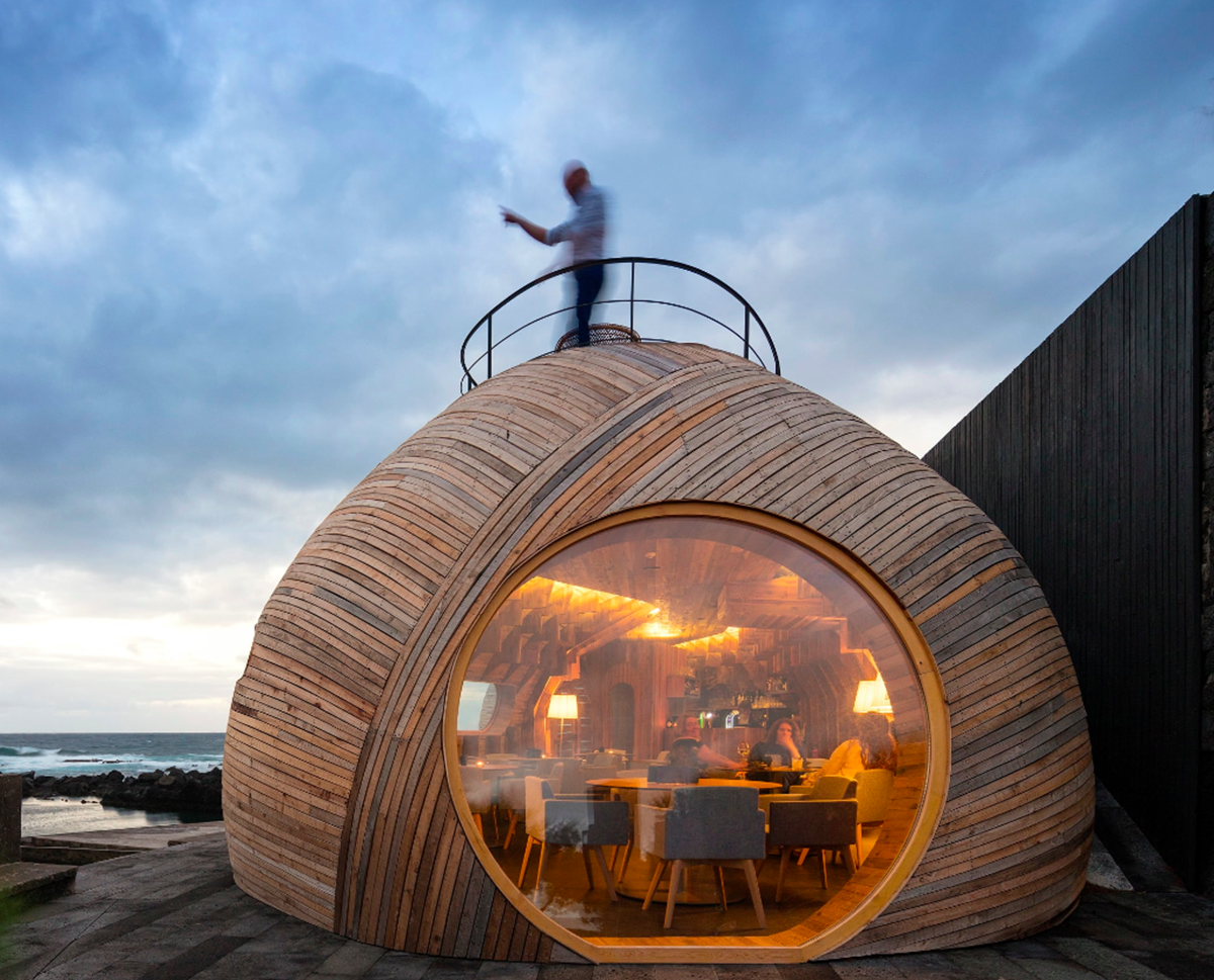 A Cella Bar organically attached to the existing building designed by FCC Arquitectura+Paulo Lobo