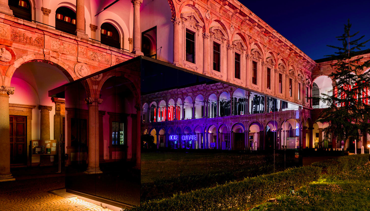 Parisotto+Formenton’s fully mirrored pavilion inspired by an emblematic scene of La Notte film