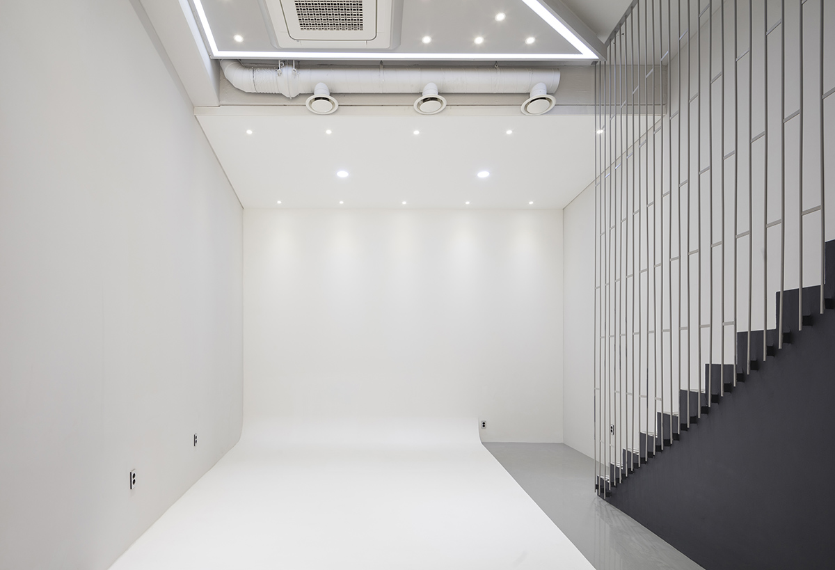 Moon Hoon completes Dogok Maximum mixed-use narrow house in Seoul with randomly drawn windows