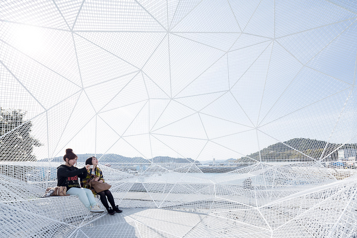 Sou Fujimoto&rsquo;s Naoshima Pavilion explores different spatial experiences with its irregular topography