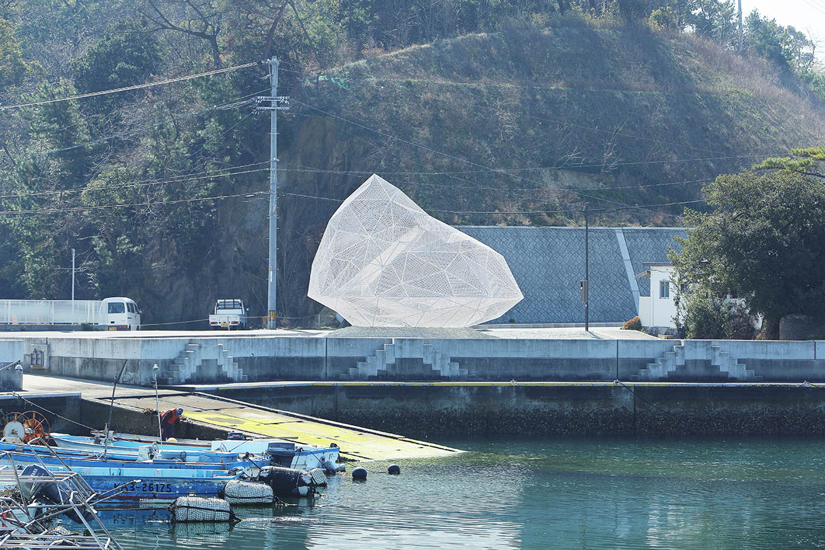 Sou Fujimoto&rsquo;s Naoshima Pavilion explores different spatial experiences with its irregular topography