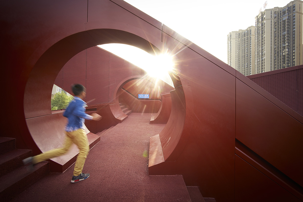 NEXT Architects unveils tortuous mega bridge creating multiple levels for China’s Meixi Lake
