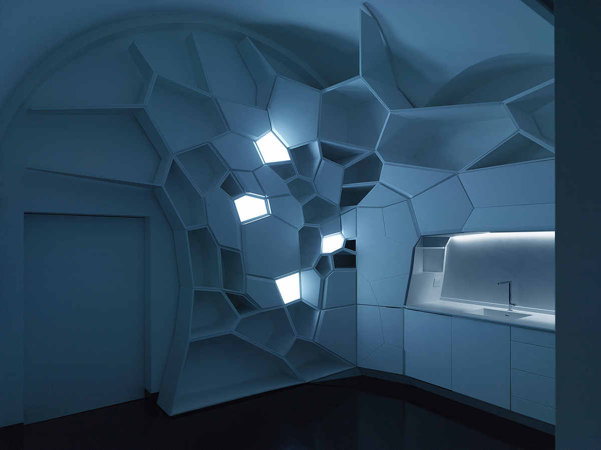 GG-loop’s ’The Infection’ covers the whole walls of the apartment as a multi-sensorial intervention