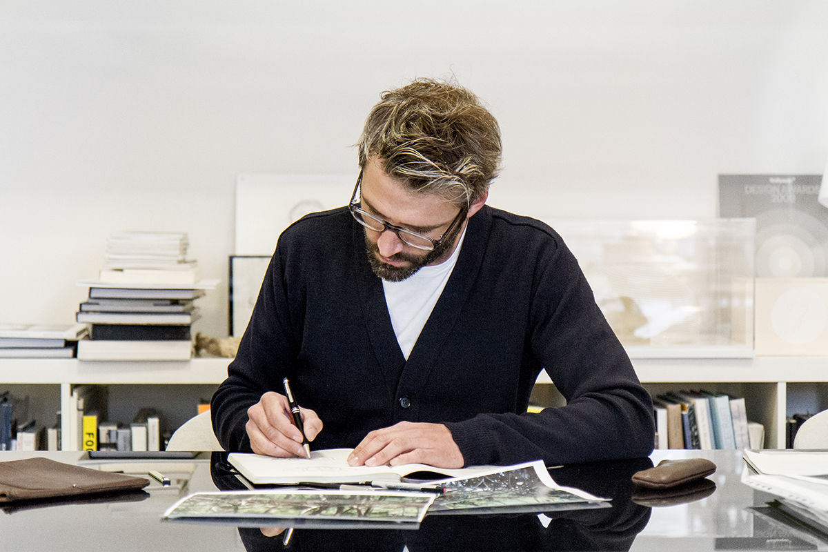 Perrier-Jou&euml;t&rsquo;s bioresponsive garden invites you to a dramatic space where champagne is served