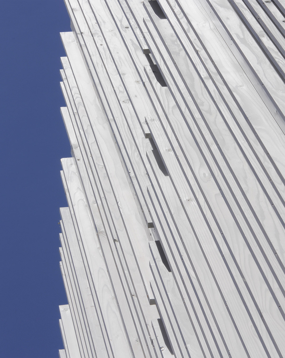 Jun Murata renovates Japan&rsquo;s historic building with white fins while keeping its iconic presence