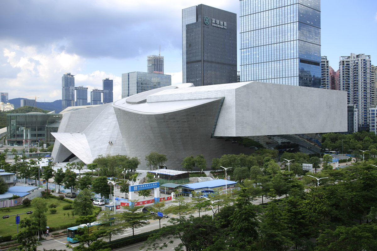 A silvery shining monolithic museum-MOCAPE by Coop Himmelb(l)au opened in Shenzhen