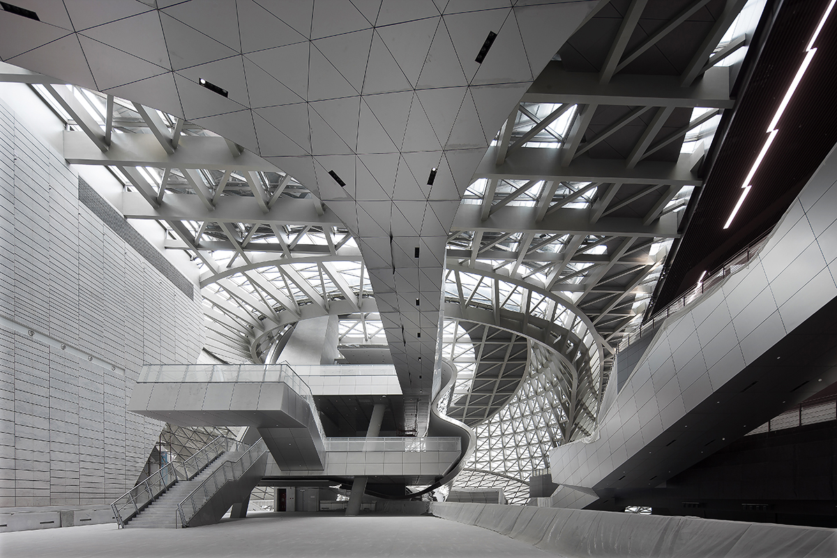 A silvery shining monolithic museum-MOCAPE by Coop Himmelb(l)au opened in Shenzhen