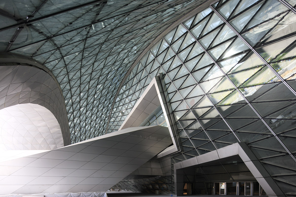 A silvery shining monolithic museum-MOCAPE by Coop Himmelb(l)au opened in Shenzhen
