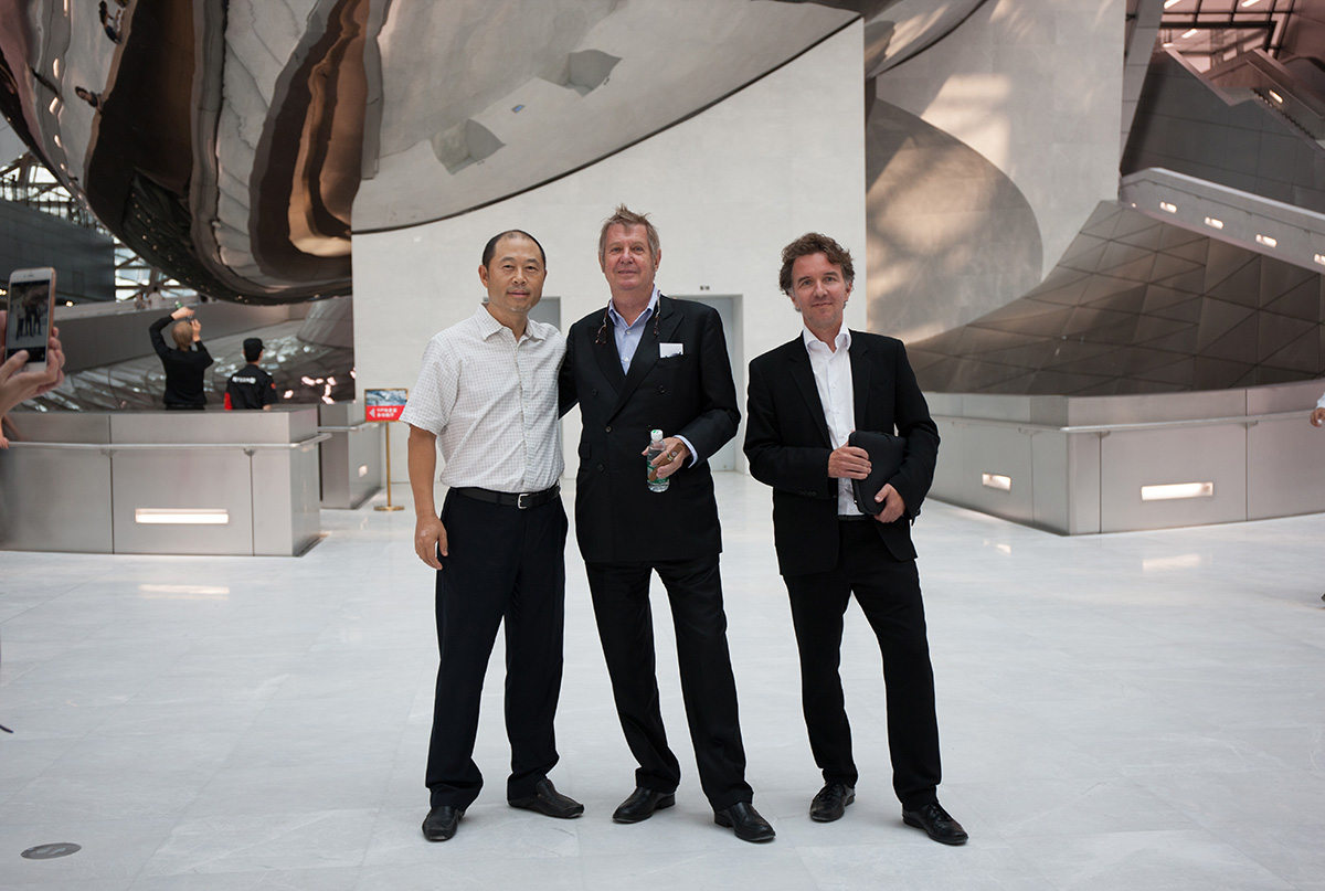 A silvery shining monolithic museum-MOCAPE by Coop Himmelb(l)au opened in Shenzhen