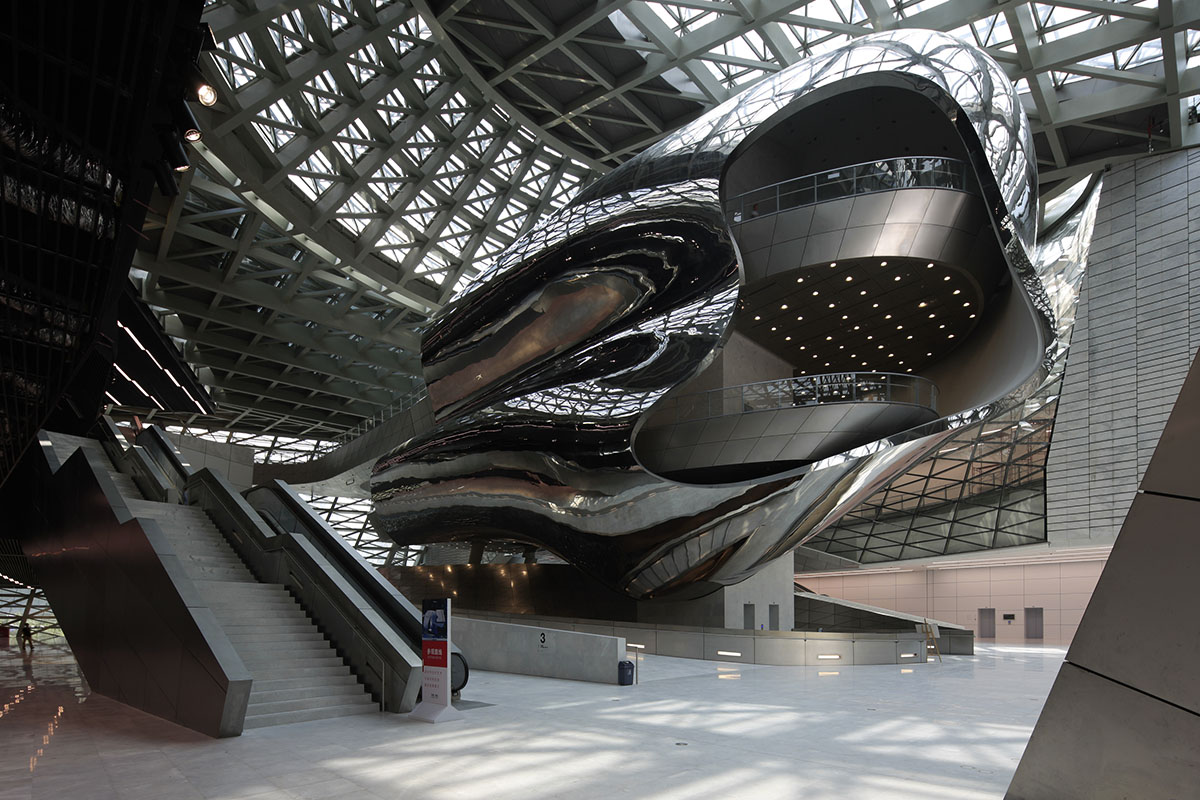 A silvery shining monolithic museum-MOCAPE by Coop Himmelb(l)au opened in Shenzhen