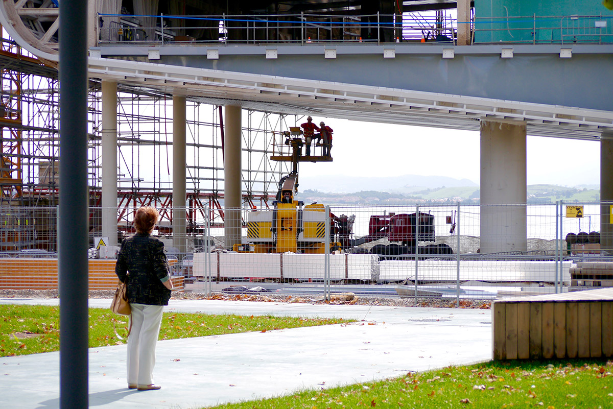 Renzo Piano&rsquo;s giant spaceship Centro Bot&iacute;n nears completion in Spain