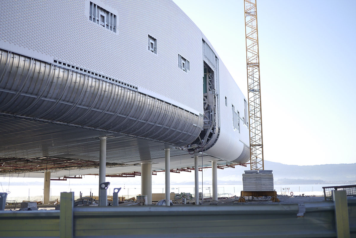 Renzo Piano&rsquo;s giant spaceship Centro Bot&iacute;n nears completion in Spain