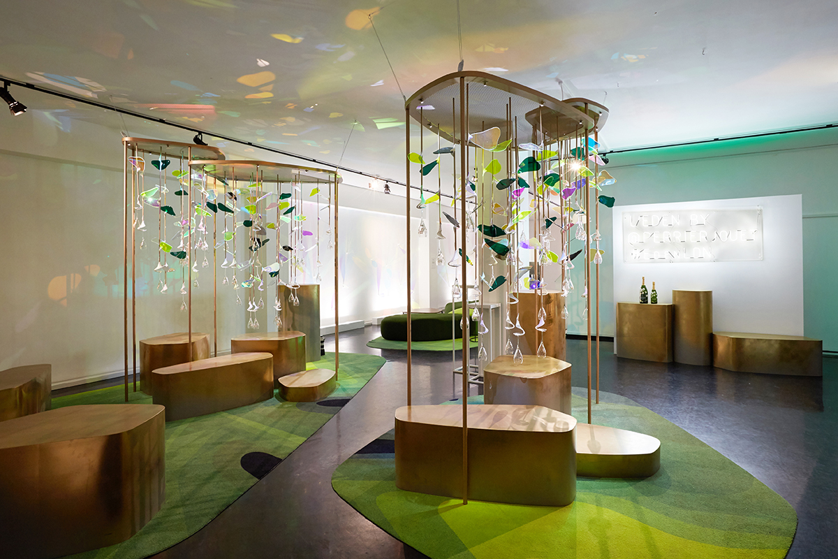 Perrier-Jou&euml;t&rsquo;s bioresponsive garden invites you to a dramatic space where champagne is served