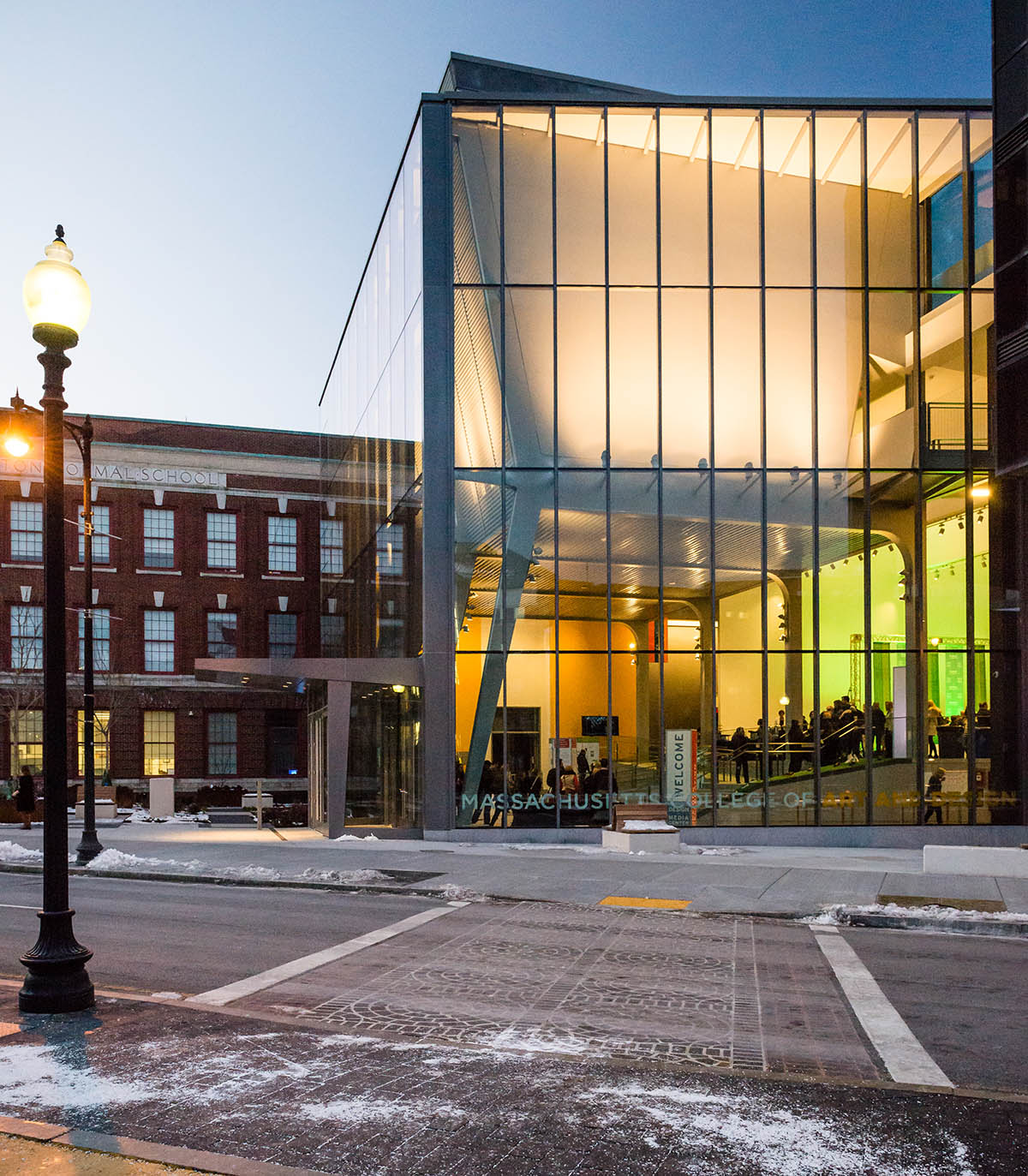 Ennead Architects transformed 1930’s old gymnasium into Design and Media Center in Boston