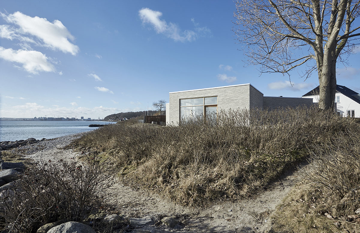 ADEPT completes soft-edged private villa with floating transitions in the interior