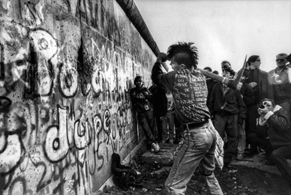 1 week left to submit a proposal for MONU #25 - Independent Urbanism