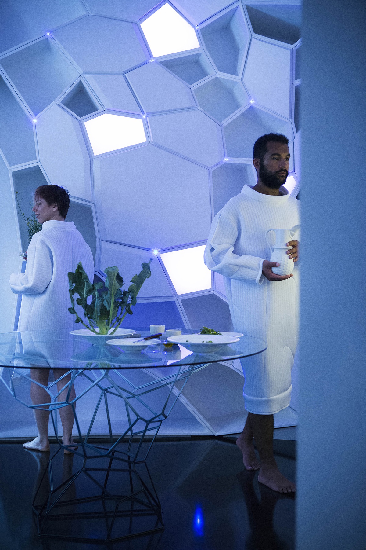 GG-loop’s ’The Infection’ covers the whole walls of the apartment as a multi-sensorial intervention