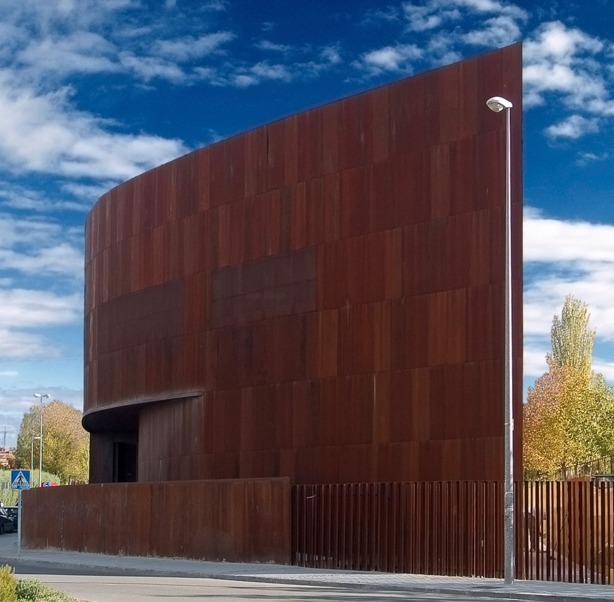 Vicens + Ramos clads the whole facade of Parish Church with ’corten-steel’ in Madrid