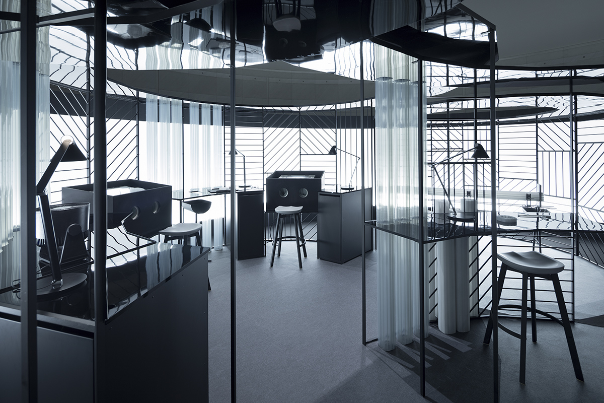 Nendo&rsquo;s &rsquo;Slice of Time&rsquo; exhibition was made of a transparent clock-like empty-shell