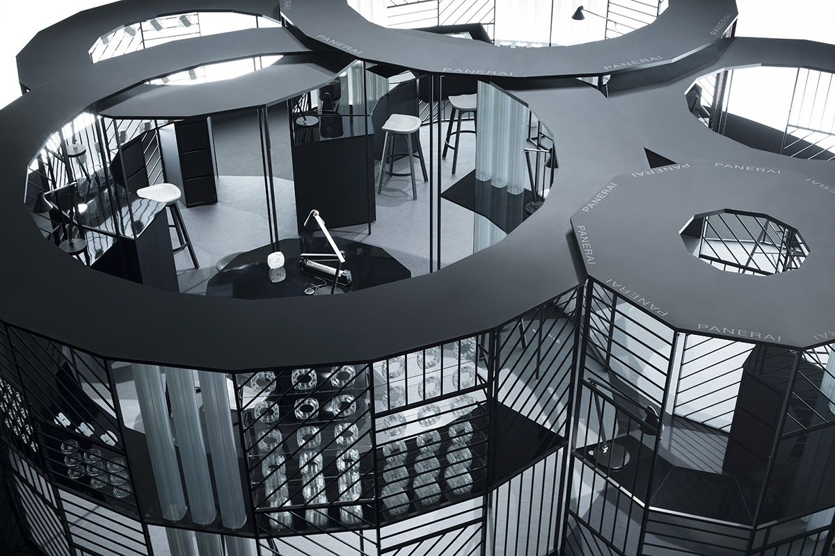 Nendo&rsquo;s &rsquo;Slice of Time&rsquo; exhibition was made of a transparent clock-like empty-shell