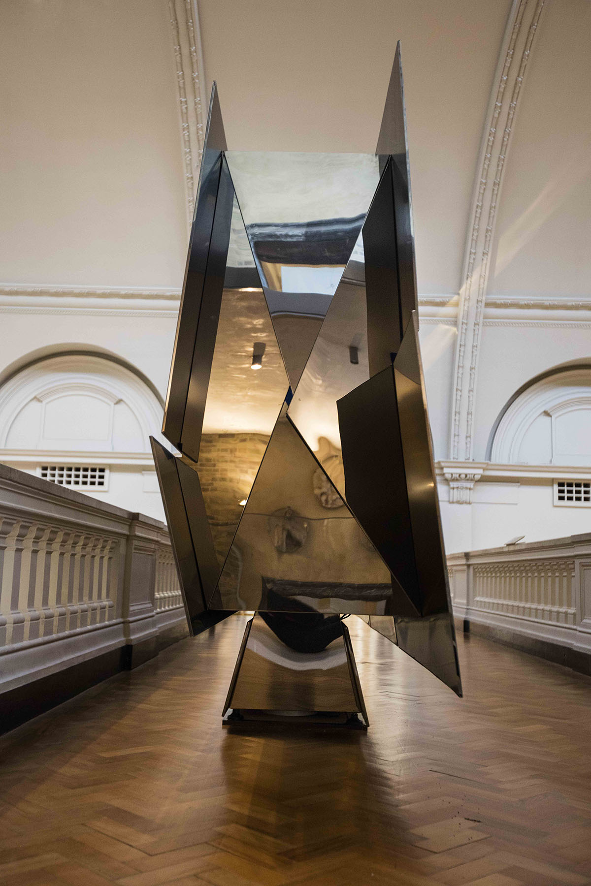 Tabanlıoğlu Architects anatomizes Madonna in a Fur Coat novel with a 13-metre-long mirrored black box