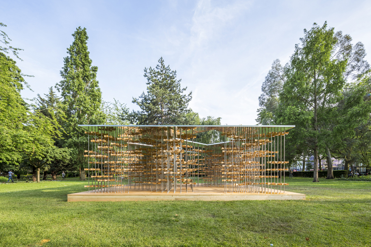 The Pinwheel Pavilion is a self-supporting structure animated by bamboo components in London