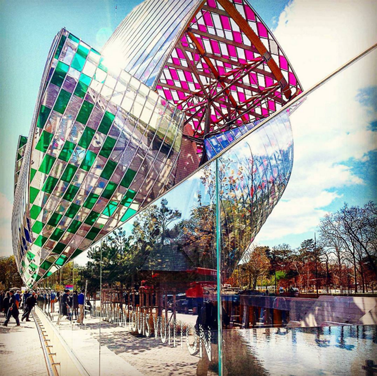 Daniel Buren colours sails of Gehry's Fondation Louis Vuitton