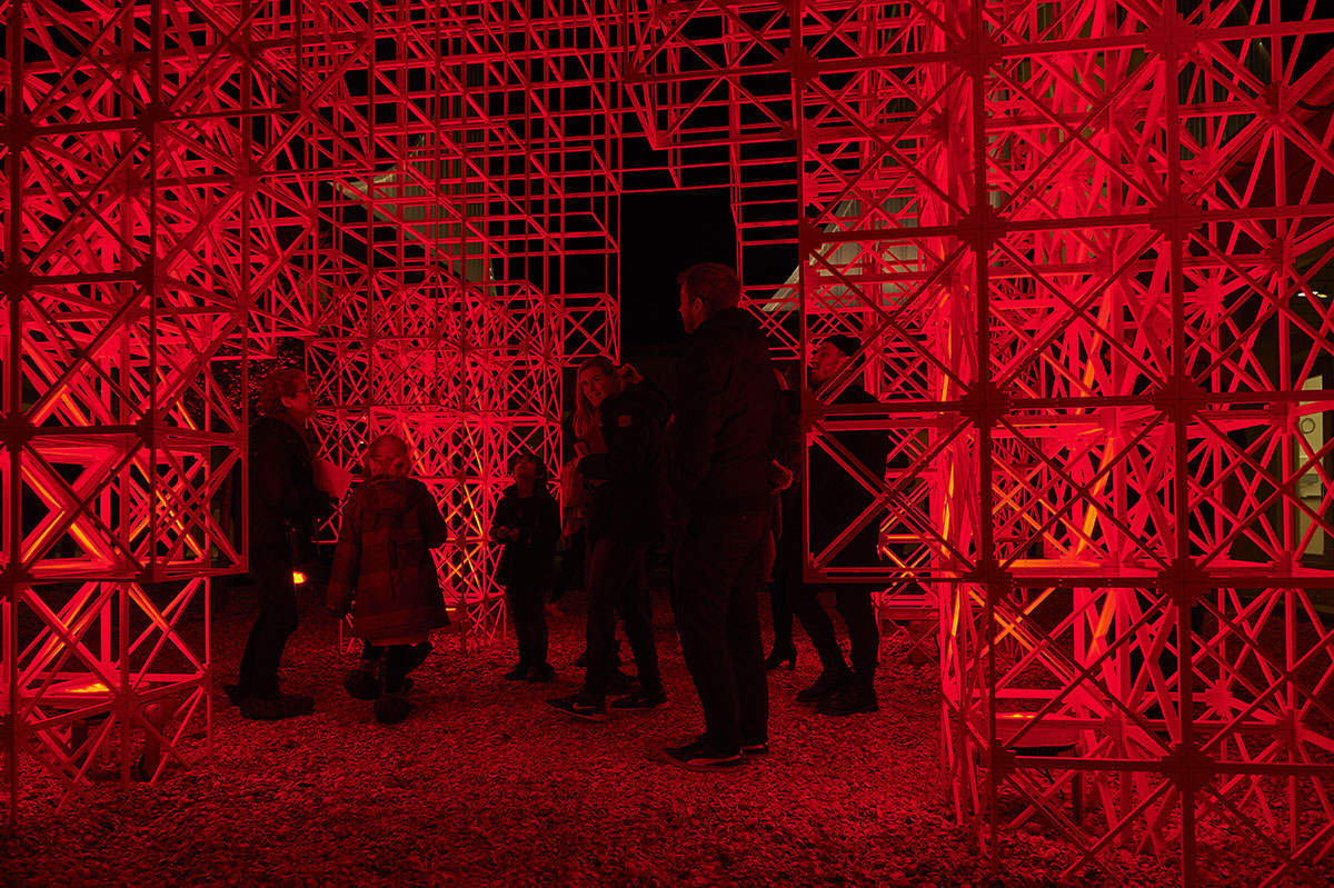 SOM installs lattice-formed Christmas Tree at Utzon Center in Denmark