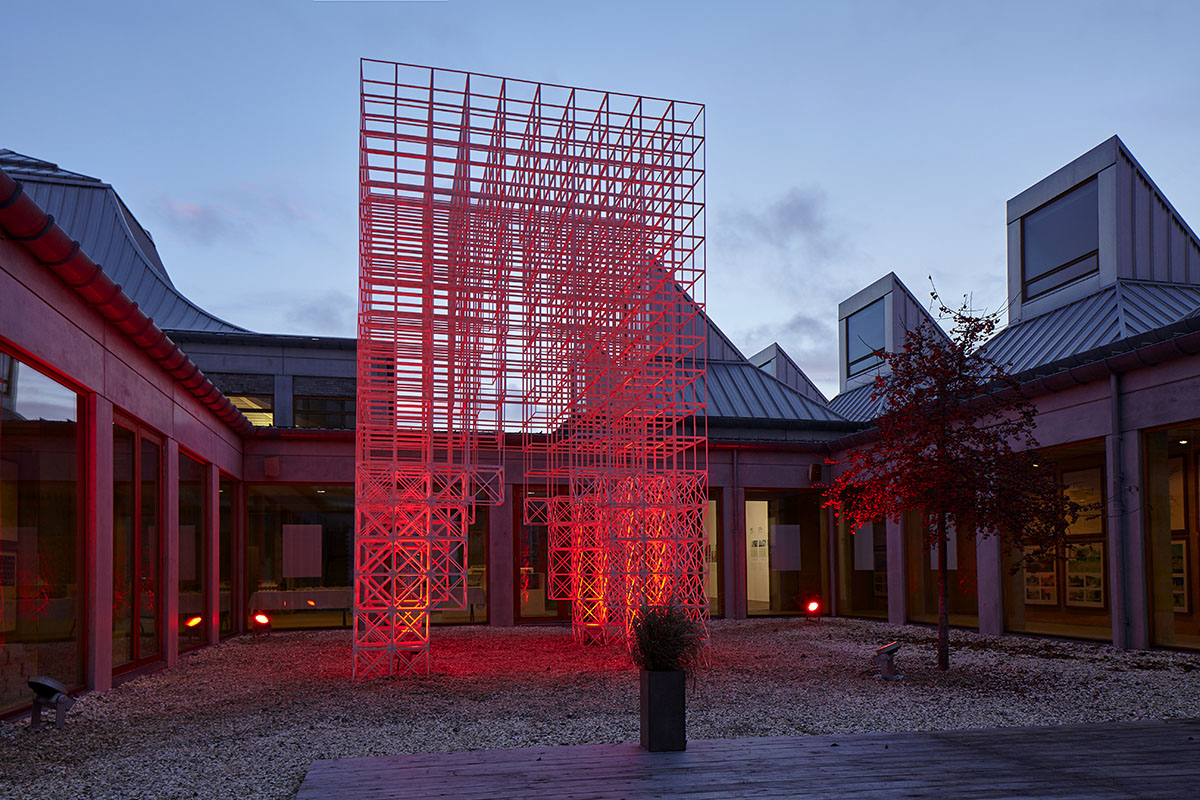 SOM installs lattice-formed Christmas Tree at Utzon Center in Denmark