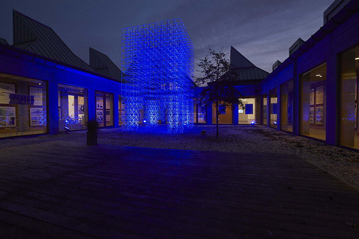 SOM installs lattice-formed Christmas Tree at Utzon Center in Denmark
