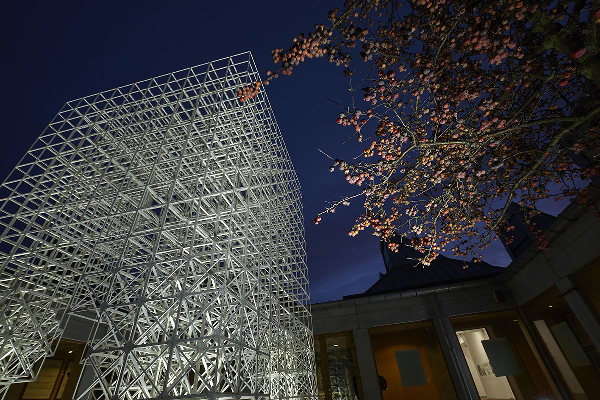 SOM installs lattice-formed Christmas Tree at Utzon Center in Denmark