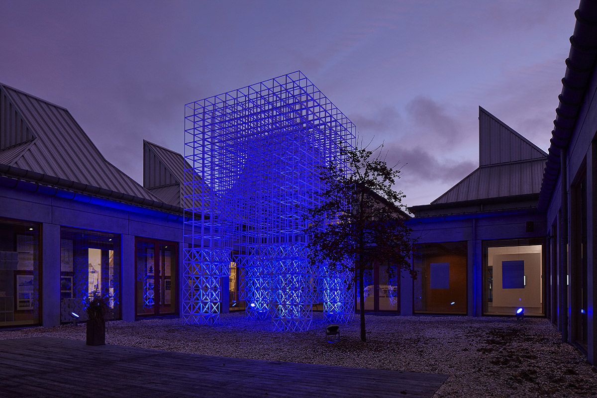 SOM installs lattice-formed Christmas Tree at Utzon Center in Denmark