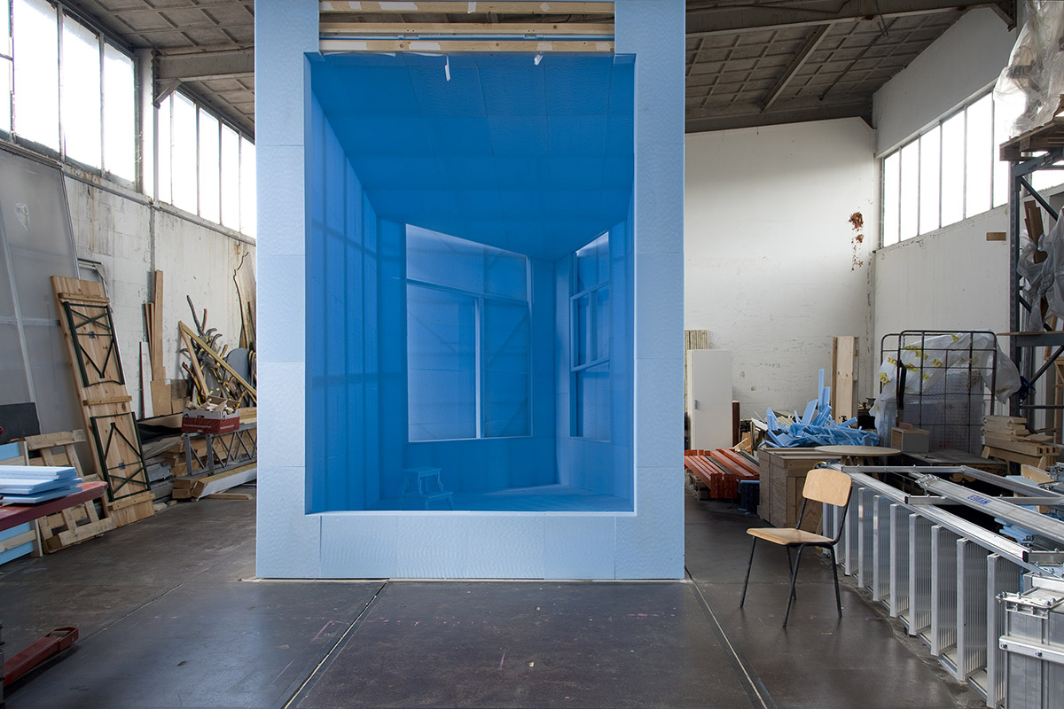 Architect&rsquo;s &lsquo;Utopia&rsquo; reimagined through their collections in a giant blue box by Studio Makkink & Bey