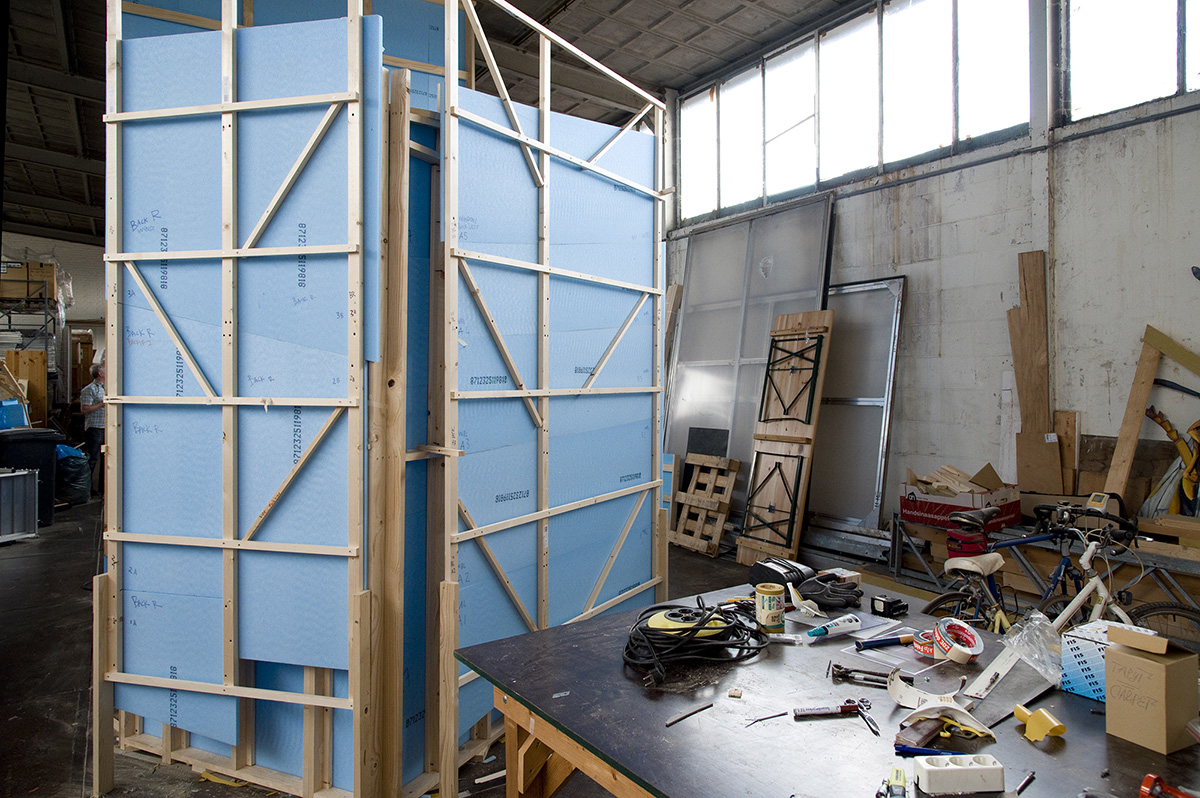 Architect&rsquo;s &lsquo;Utopia&rsquo; reimagined through their collections in a giant blue box by Studio Makkink & Bey