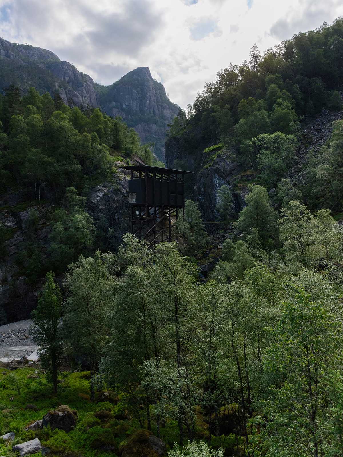 Peter Zumthor installs modest buildings erected on black-winged stilts at Norwegian old mining region