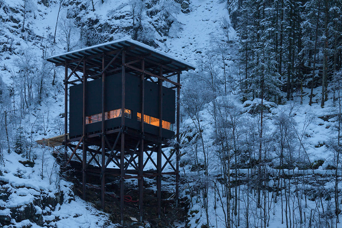 Peter Zumthor installs modest buildings erected on black-winged stilts at Norwegian old mining region