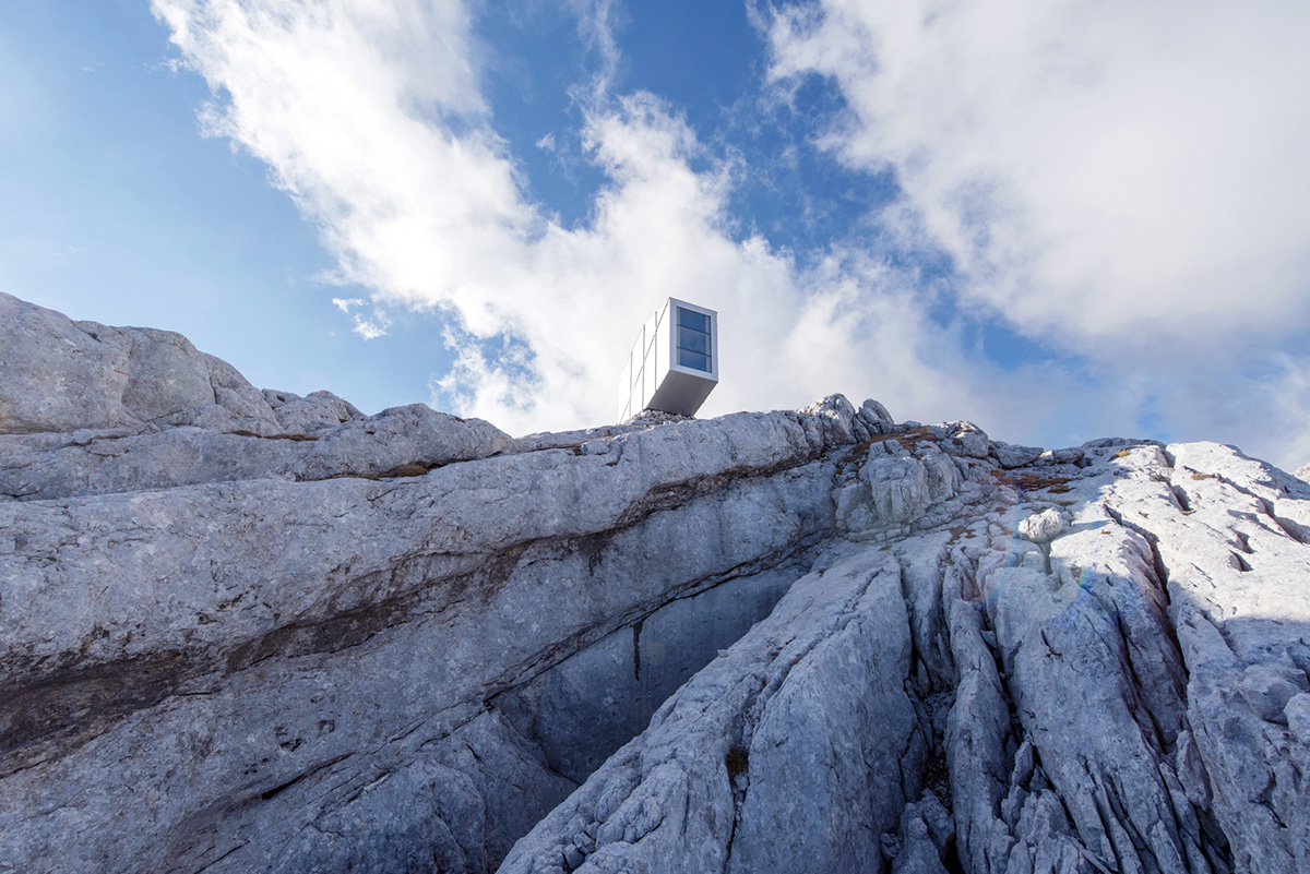 This Winter Cabin by OFIS Architects resists to gravity on Slovenia&rsquo;s rocky mountains