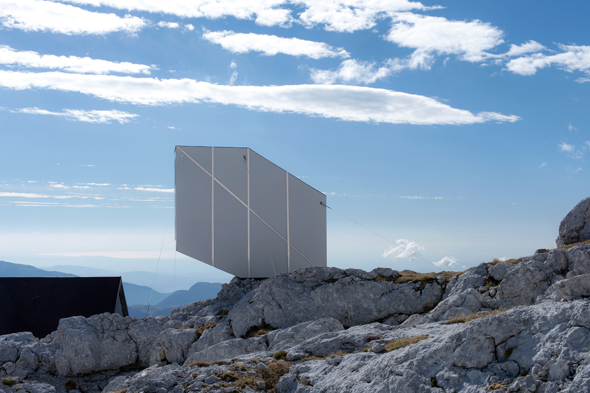 This Winter Cabin by OFIS Architects resists to gravity on Slovenia&rsquo;s rocky mountains