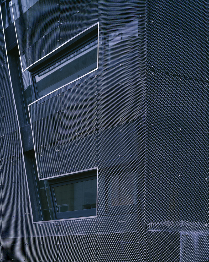 Moon Hoon clads Mookdong Multi House with expanded metal mesh inspired by panty-hose material