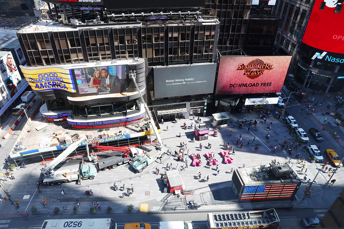 Jürgen Mayer H revives New York Times Square with X-shaped outdoor loungers