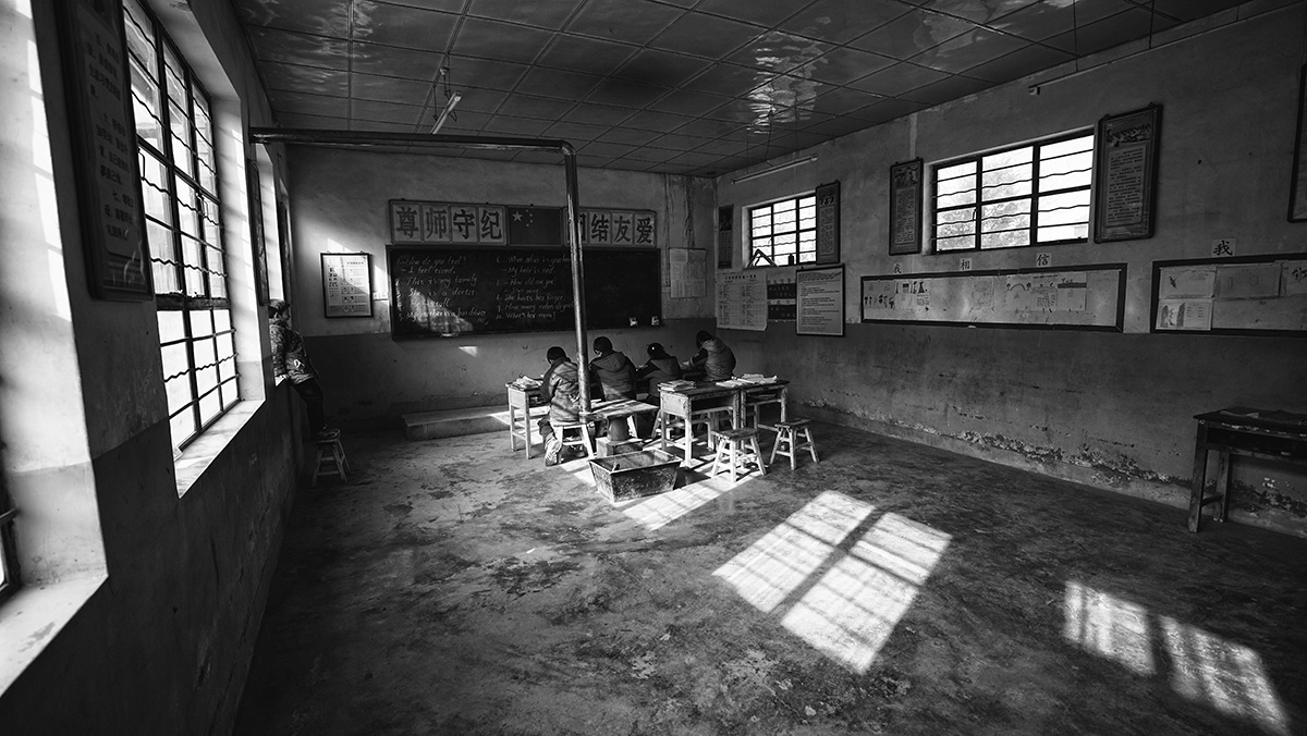 ZHU Jingxiang builds checkered playroom for kids to be built in remote regions