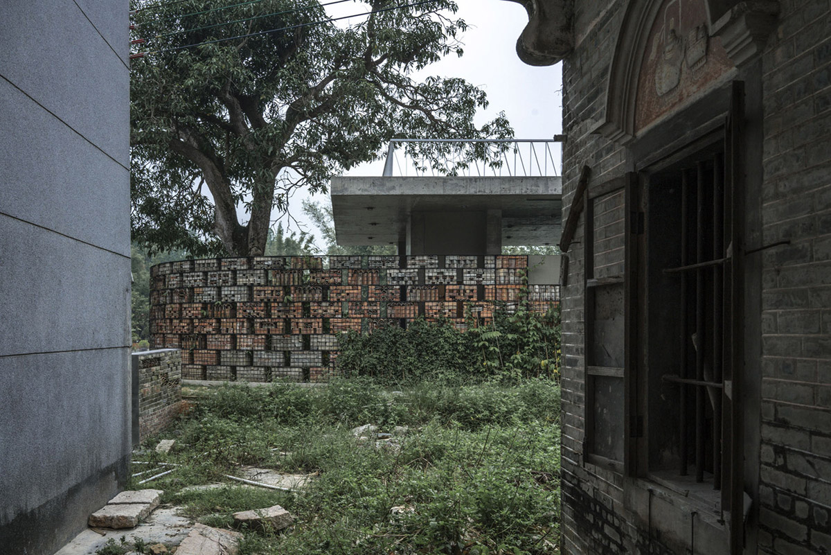 Public toilets have been elaborated in new aesthetic by Atelier cnS in Zuzhai village