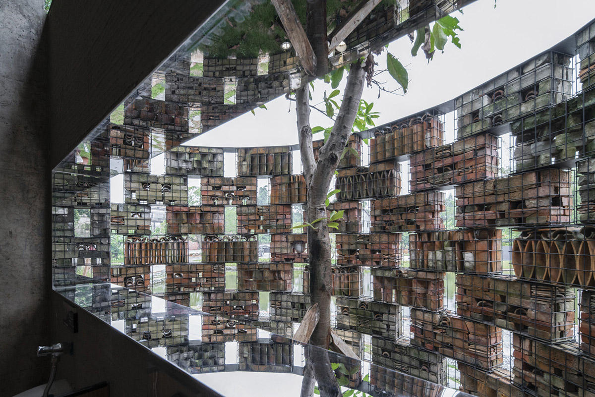 Public toilets have been elaborated in new aesthetic by Atelier cnS in Zuzhai village