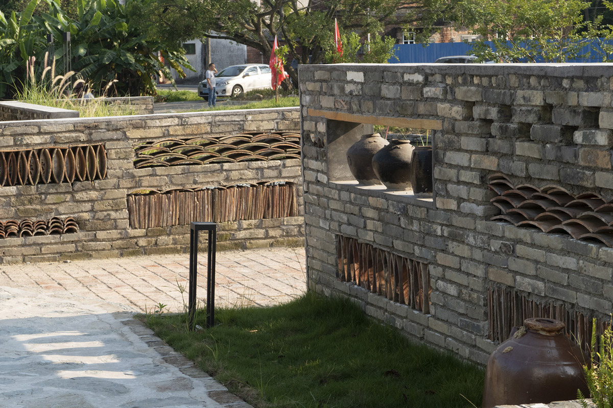 Public toilets have been elaborated in new aesthetic by Atelier cnS in Zuzhai village