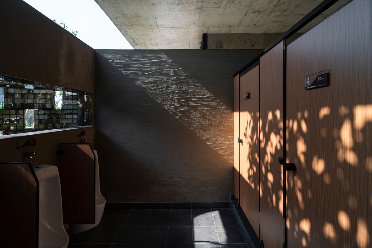 Public toilets have been elaborated in new aesthetic by Atelier cnS in Zuzhai village