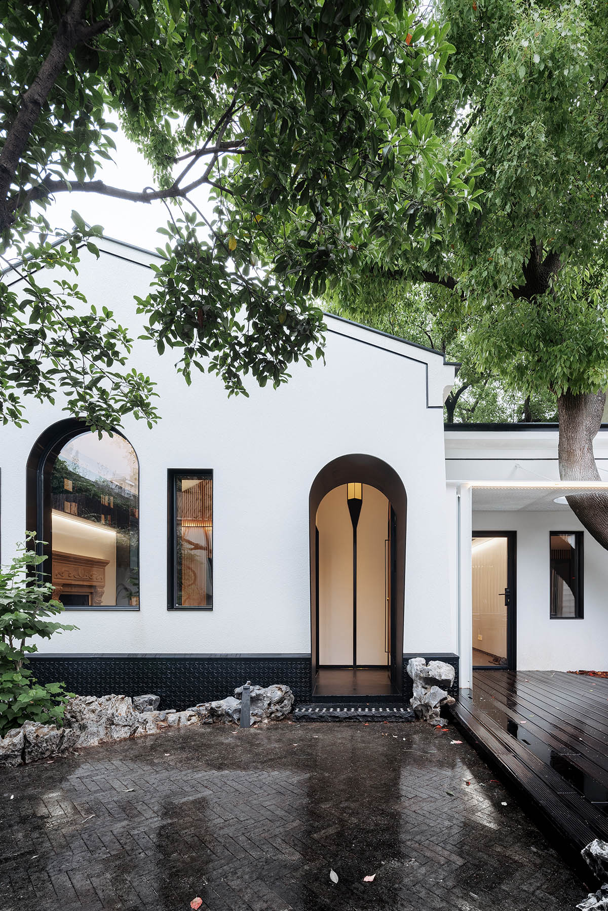 Wutopia Lab designs Hiding House featuring a micro Chinese garden in Shanghai